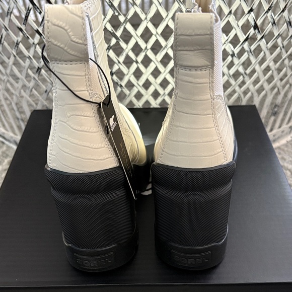 Sorel Women's Textured White Ankle Boots size 8-new - Picture 3 of 6